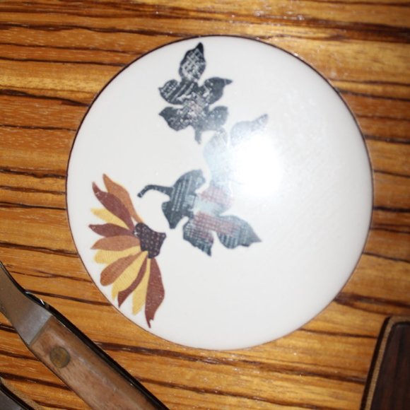 Vintage MCM Wood & Tile cheese hanging board - Picture 3 of 4